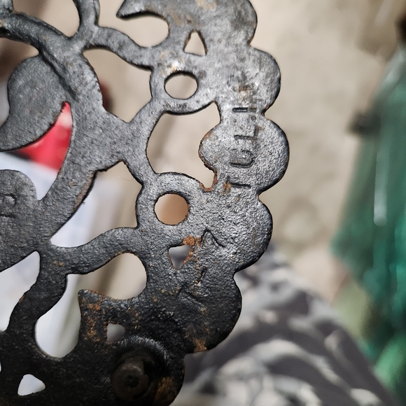 VINTAGE T-9 "Hex" John Zimmerman Harner Cast Iron Trivet 9X5 - Picture 8 of 11